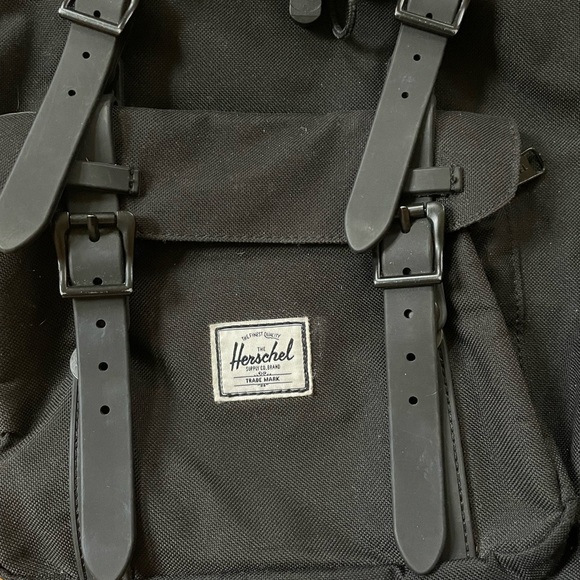 Herschel Laptop Backpack Black with Red and White Lining - Picture 4 of 6